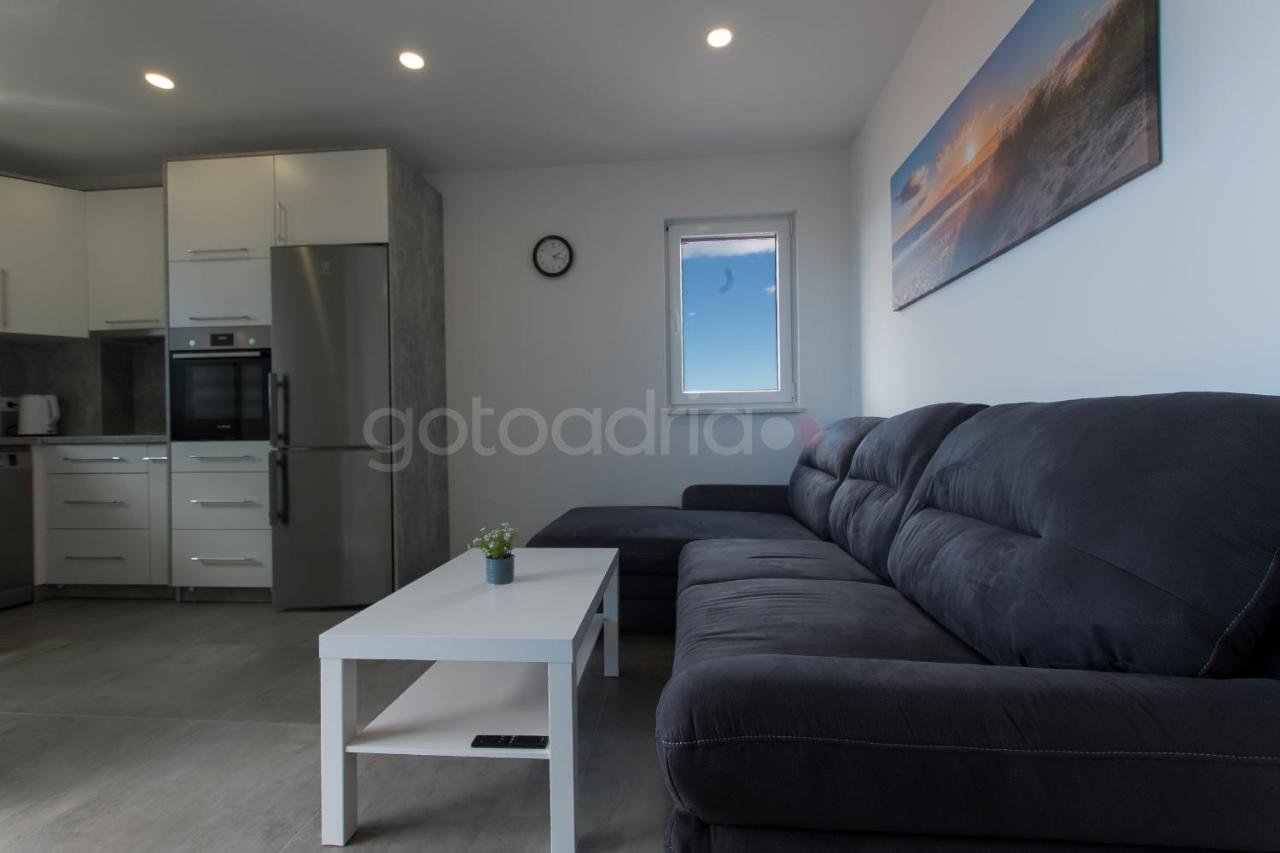 Sea View Apartments Diana Макарска Экстерьер фото